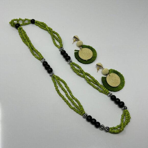Vintage Green Acrylic and Black Wood Beads Jewelry 9 in. Necklace Earrings Set - Picture 10 of 14